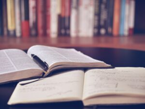 Curso de leiloeiro vale a pena: formação profissional para se tornar leiloeiro oficial